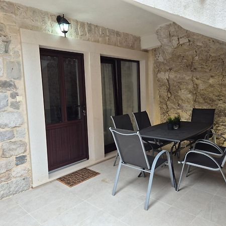 Apartment Rika Omiš Exterior foto