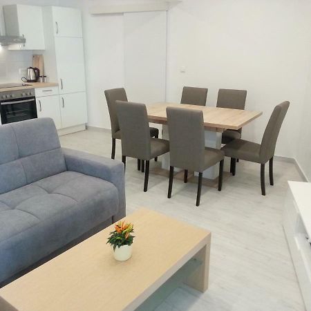 Apartment Rika Omiš Exterior foto